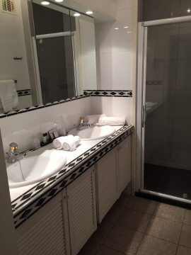 Kamer 82 - dubbele wastafel